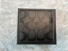 COACH二つ折り財布のサムネイル