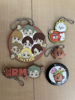BTS TinyTAN / BT21 グッズ　まとめ売り　キーホルダーなどのサムネイル