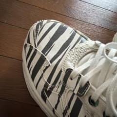 adidas ストライプ スニーカー