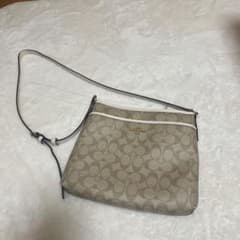Coach ベージュ ロゴ柄 ショルダーバッグのサムネイル