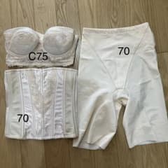 美品 FOUR SIS & CO. (フォーシス&カンパニー)ブライダルインナーのサムネイル