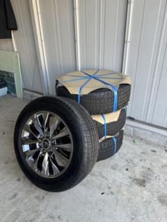 ランクル300 ZX 純正タイヤホイール4本セットのサムネイル