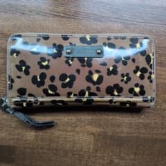 バーバリーブルーレーベル レオパードラウンドジップファスナー長財布