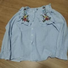 フリル襟の刺繍入り長袖シャツのサムネイル