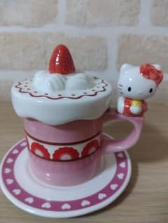 ハローキティ ケーキ型マグカップ 蓋・ソーサー付きのサムネイル