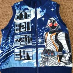 パジャマの上にベスト仮面ライダーフォーゼのサムネイル