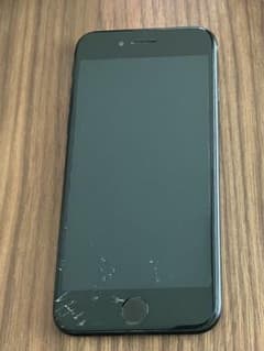 Apple iPhone se第2世代 64GB 画面ひび割れのサムネイル