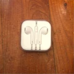iPhoneイヤホン 純正イヤホンのサムネイル