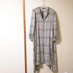新品タグ付き ジーナシス ワンピース 春服のサムネイル