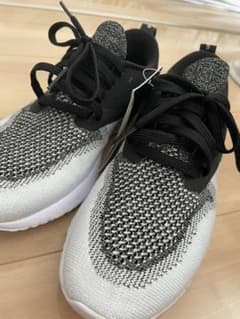 adidas NIKE スニーカーのサムネイル