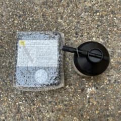 パンク修理用コンプレッサーと応急修理剤のサムネイル