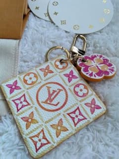 LOUIS VUITTON ルイヴィトン イリュストレ リゾートキーホルダー 