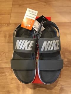 NIKEウィメンズタンジュンサンダル グレーLサイズのサムネイル