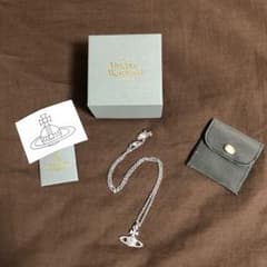 ヴィヴィアン MAYFAIR BAS RELIEF PENDANT ネックレス♡のサムネイル