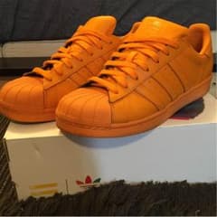 adidasスーパースター ファレルウィリアムズ オレンジのサムネイル