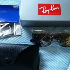 RayBanのサングラスのサムネイル