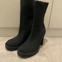 プロフ必読g1929様専用　黒ブーツ　ZARAのサムネイル