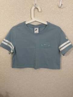 Nike ショート丈　クロップドTシャツ 青のサムネイル