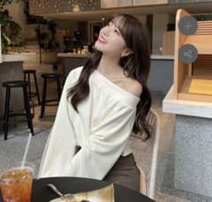 オフショルダーデザインスウェット