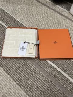 【タグ付き新品未使用】【紙袋/紐】HERMES カレ・タオル　ステアーズのサムネイル