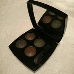 CHANELアイシャドウのサムネイル
