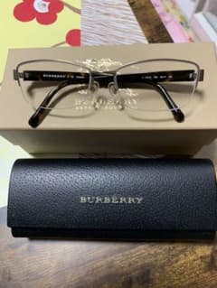 Burberryのメガネですのサムネイル