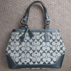 【美品】COACH　シグネチャー　ハンドバッグ　トートバッグ　ブラック系のサムネイル