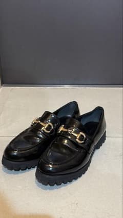 ブラックレザー ローファー 金具付きのサムネイル