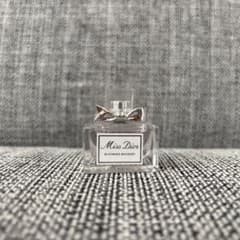 Miss Dior Blooming Bouquet ミニ香水 5mlのサムネイル