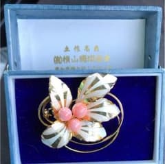 珊瑚ブローチのサムネイル