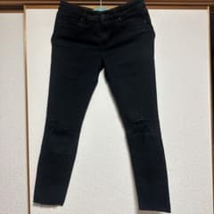 ユニクロUNIQLOダメージ加工 スキニーデニムパンツ ブラック27 68.5のサムネイル