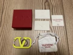 H*】様 【新品】VALENTINO GARAVANIイエロー Vロゴキーホルダ - メルカリ