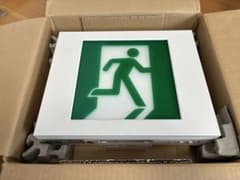 【17年製】コンパクトスクエア 点滅型避難口誘導灯Ｂ級ＢＨ型【未使用】 17年製】コンパクトスクエア 点滅型避難口誘導灯B級BH型【未使用