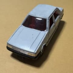 激安価格！】トミカ トヨタ カローラ セダン 4ドア 日本製 No.32