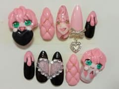 痛ネイルチップ ピンク&黒 3Dパーツ付き【現品のみ】のサムネイル