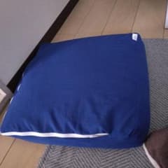 青い正方形の座布団 青い正方形の座布団 - メルカリ