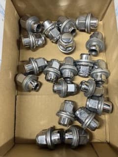 TOYOTA純正ホイールナットのサムネイル
