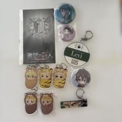 進撃の巨人 アクリルキーホルダー 缶バッジ まとめ売り - メルカリ