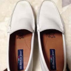 白のオシャレ靴のサムネイル