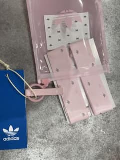 【新品】adidas ピンク 靴紐のサムネイル