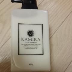カミカ 黒髪クリームシャンプー KAMIKA 400gのサムネイル