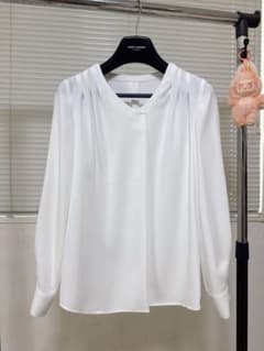 新品未使用 Ginza Global Styleホワイト Vネックブラウス 長袖のサムネイル