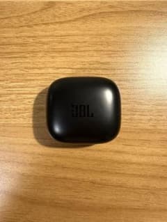 ワイヤレスイヤホン　JBL LIVEFREE2 中古品のサムネイル