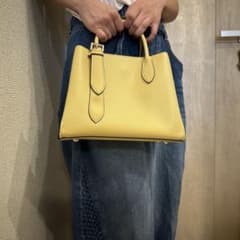 美品✨ イエロー ハンドバッグ ショルダーストラップ付きのサムネイル