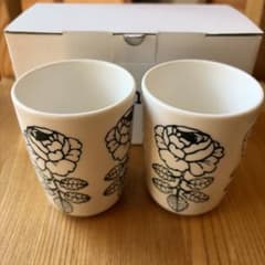 marimekko バラの花柄 マグカップ 2個セットのサムネイル
