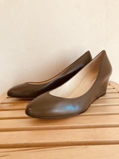 【新品、少々難あり】ファビオルスコーニ  ウエッジ 本革パンプス サイズ38のサムネイル