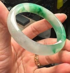 天然石　氷種系 独龙玉　石英　クォーツ　翡翠色バングル ブレスレッド 60 mm