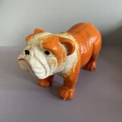 オレンジと白のブルドッグ置物