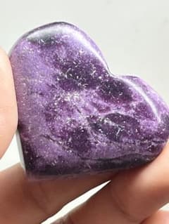 天然石 レピドライト ハート カービング 握り石⭐️1813 - メルカリ