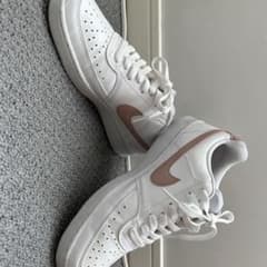 NIKEスニーカー　24.5cmのサムネイル